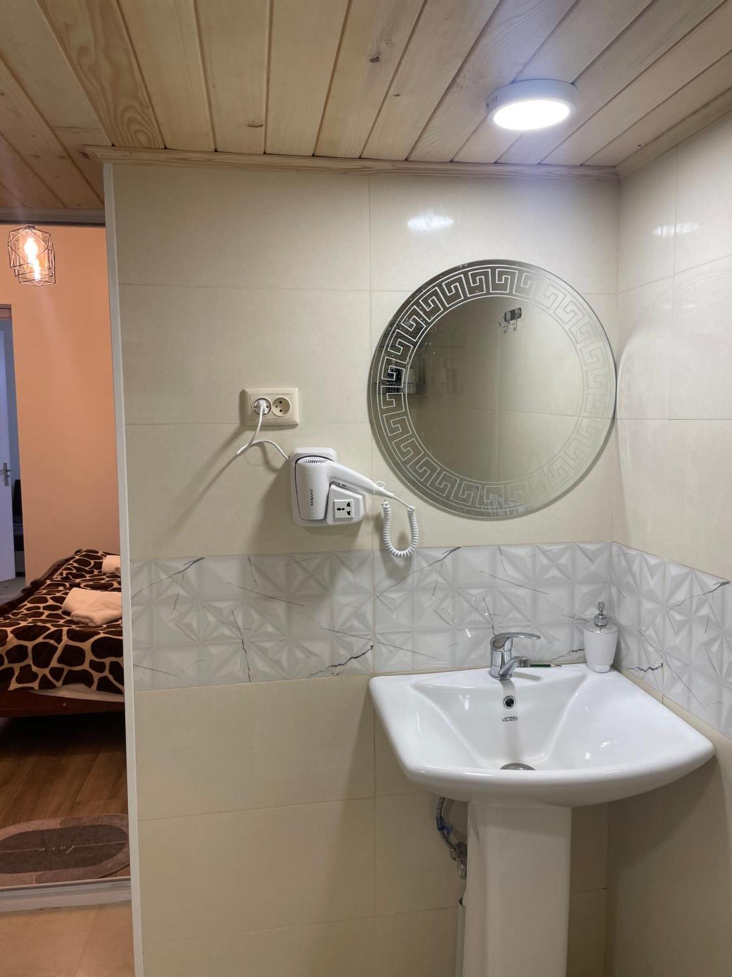 Mamuka Chartolani Guesthouse メスティア エクステリア 写真