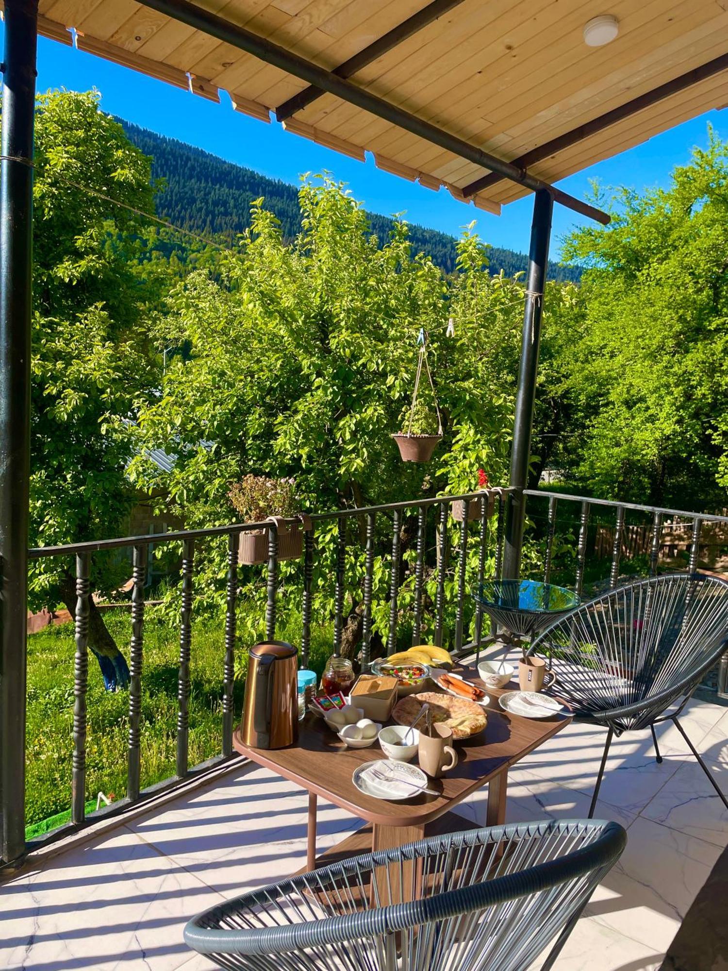 Mamuka Chartolani Guesthouse メスティア エクステリア 写真