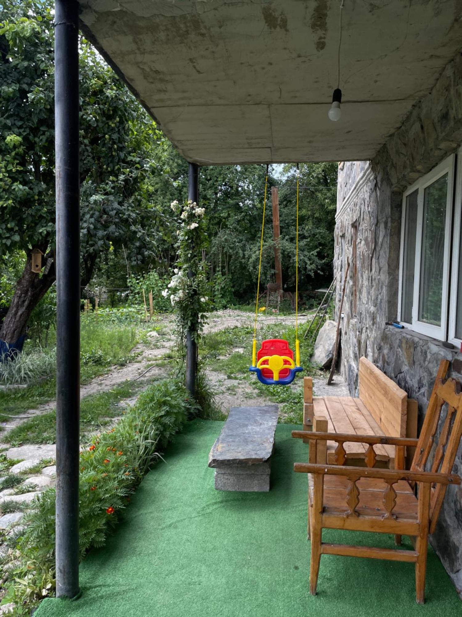 Mamuka Chartolani Guesthouse メスティア エクステリア 写真