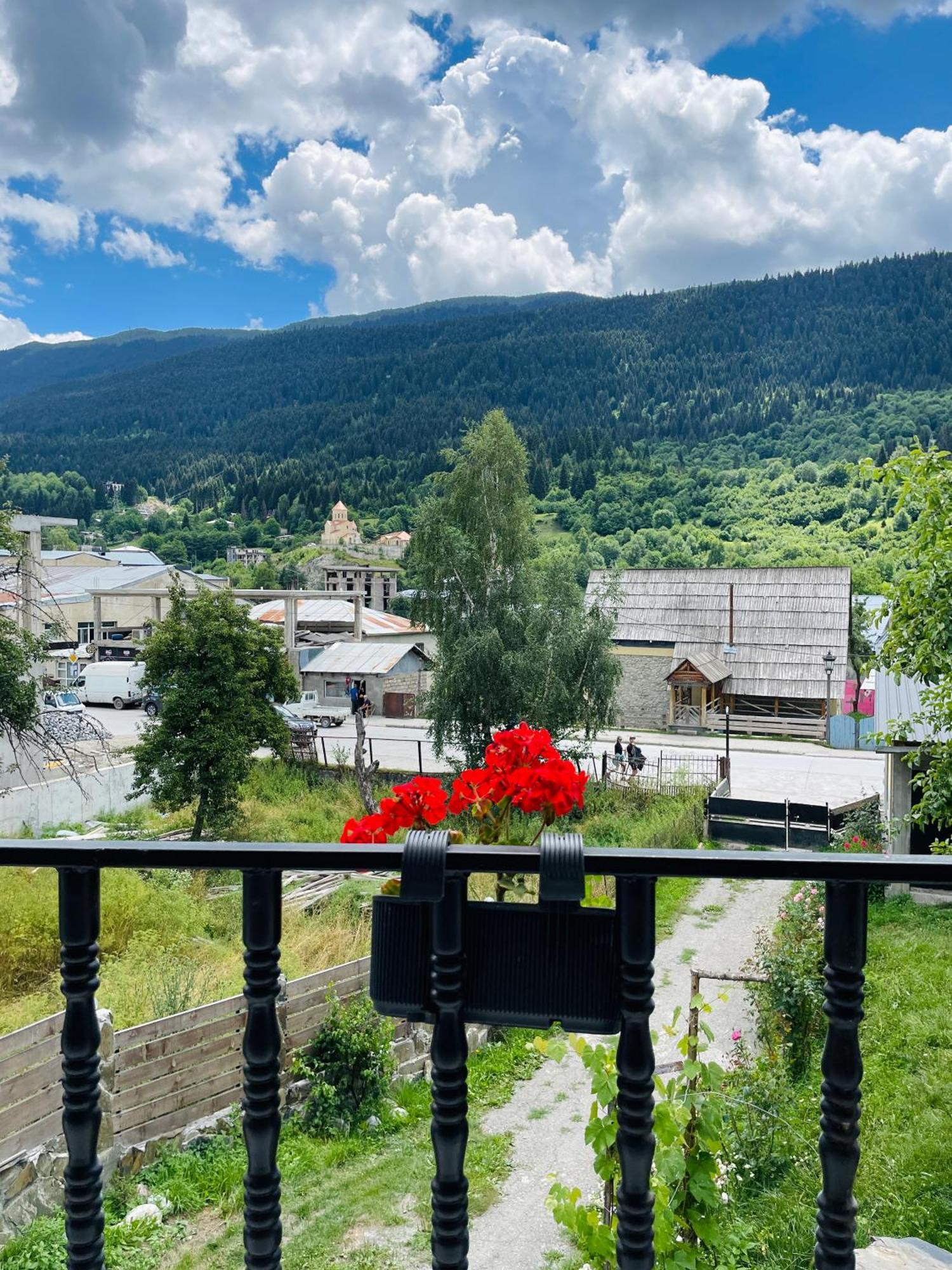Mamuka Chartolani Guesthouse メスティア エクステリア 写真