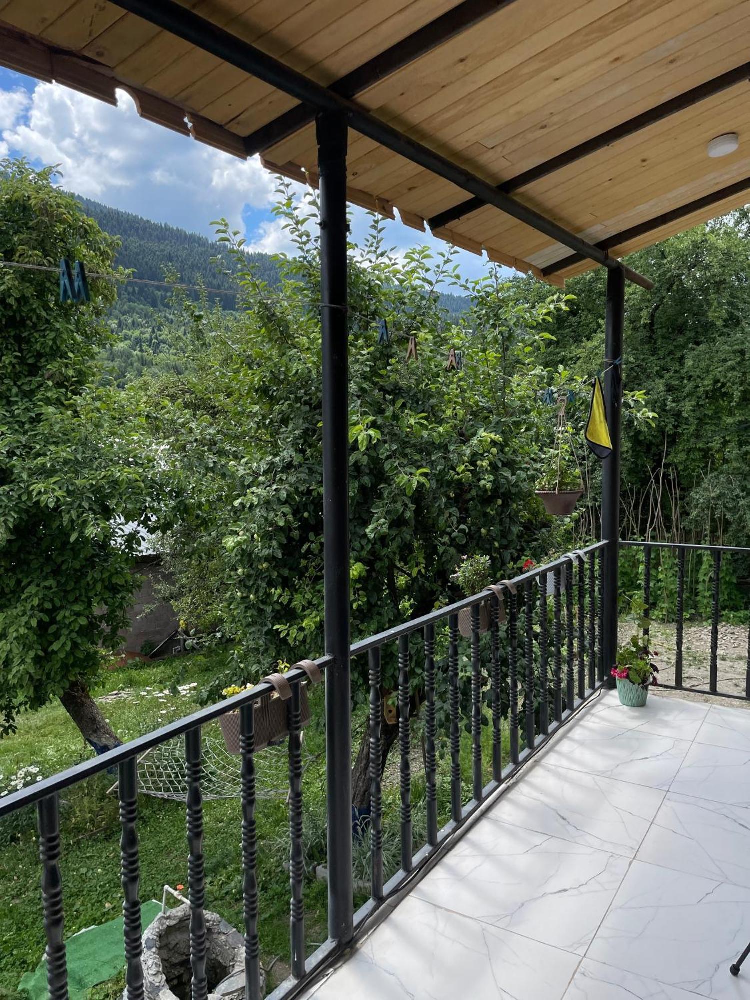 Mamuka Chartolani Guesthouse メスティア エクステリア 写真