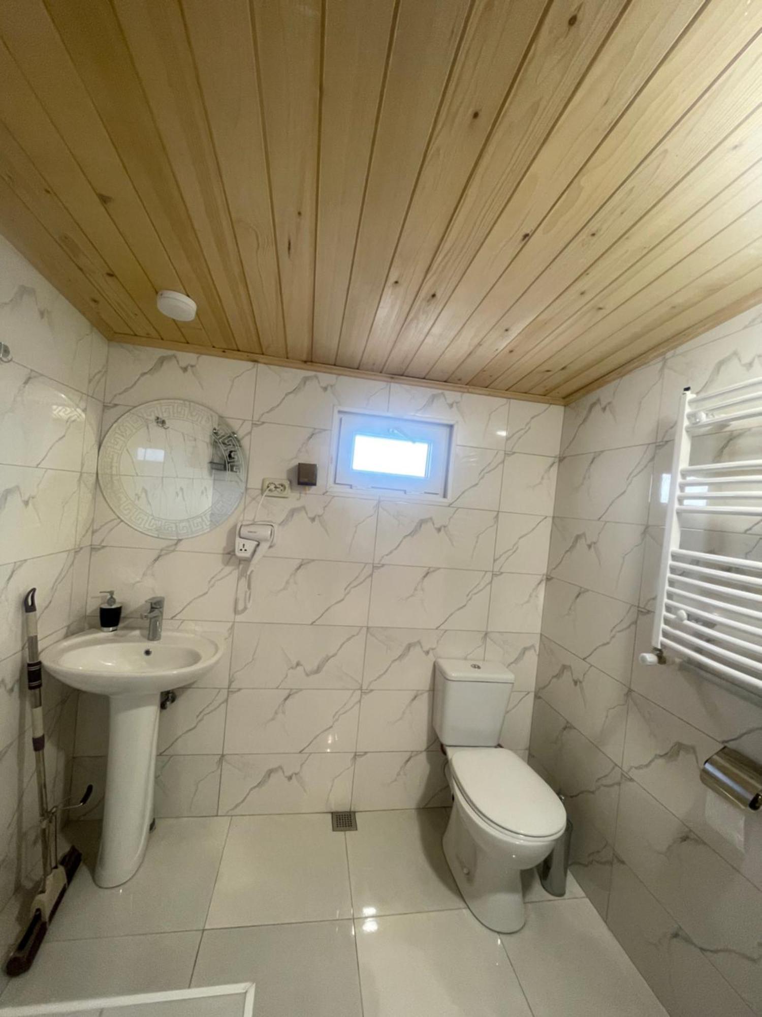 Mamuka Chartolani Guesthouse メスティア エクステリア 写真