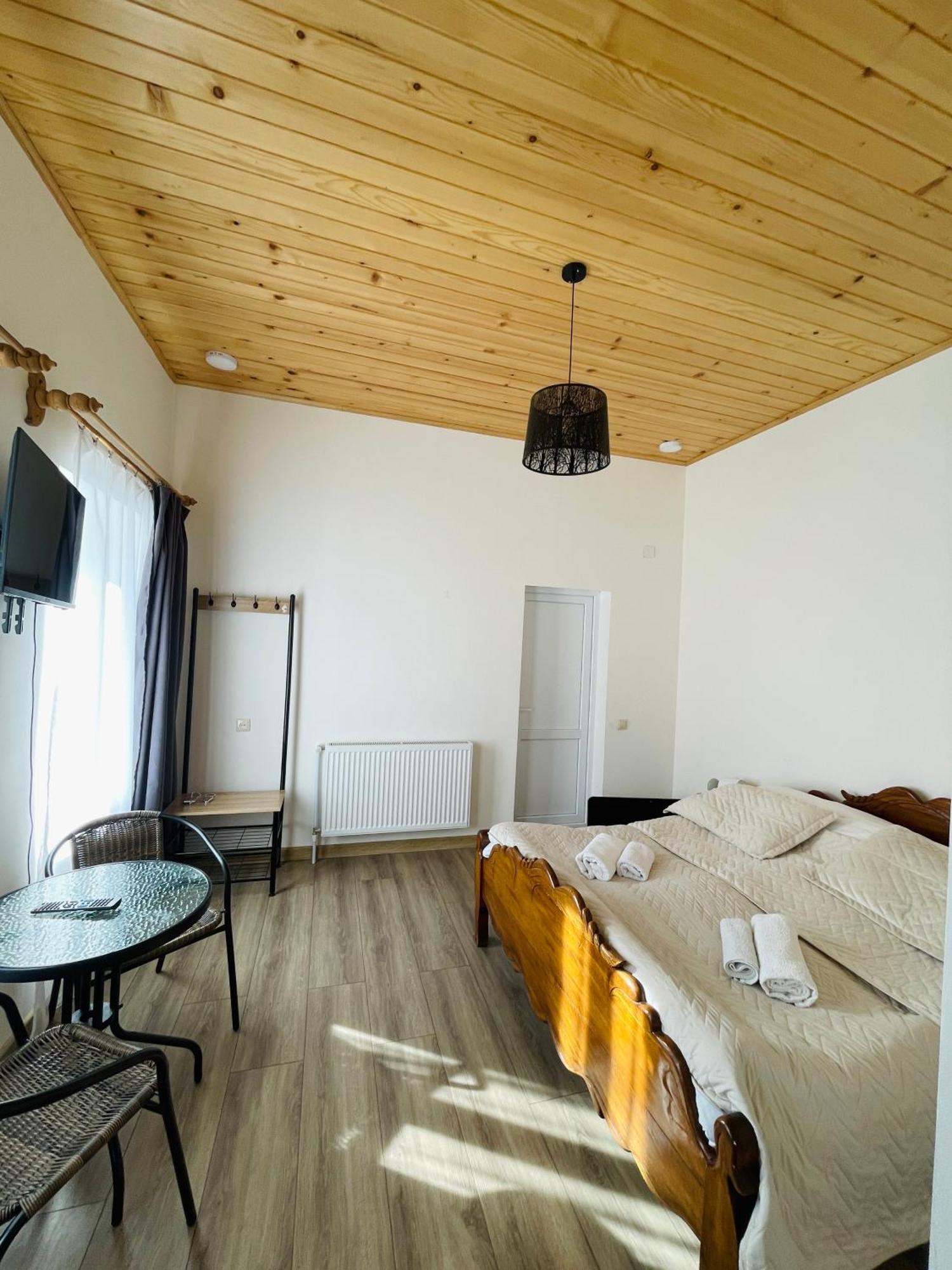 Mamuka Chartolani Guesthouse メスティア エクステリア 写真